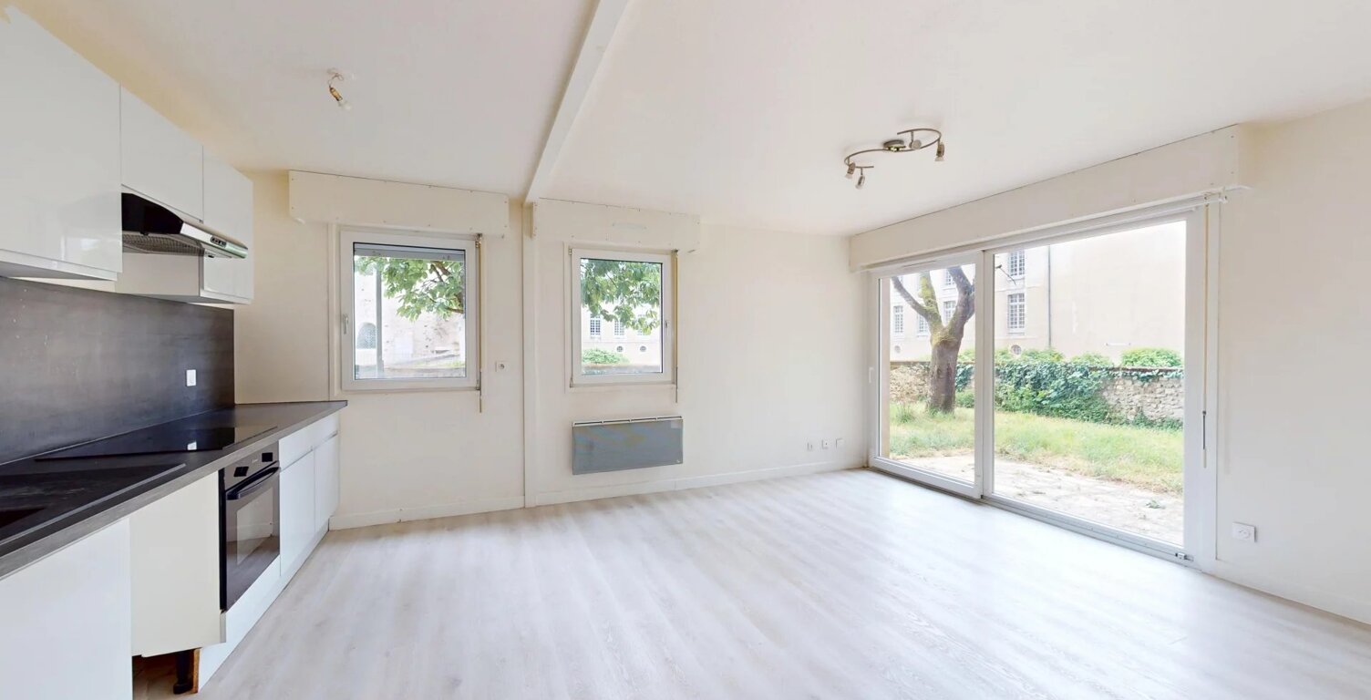 A LOUER - Appartement 2 pièces à CHARTRES en rez de jardin — photo 1
