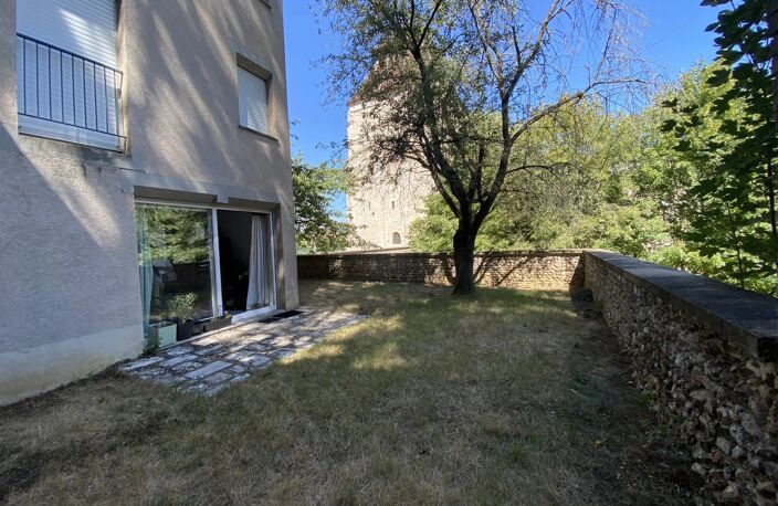 A LOUER - Appartement 2 pièces à CHARTRES en rez de jardin — photo 2