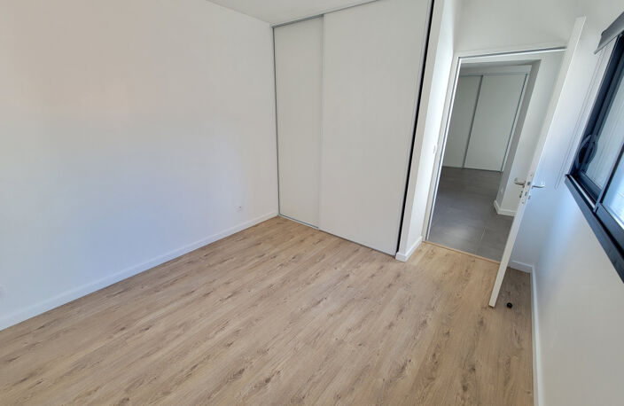 A VENDRE : APPARTEMENT T3 - BORDEAUX CENTRE — photo 3