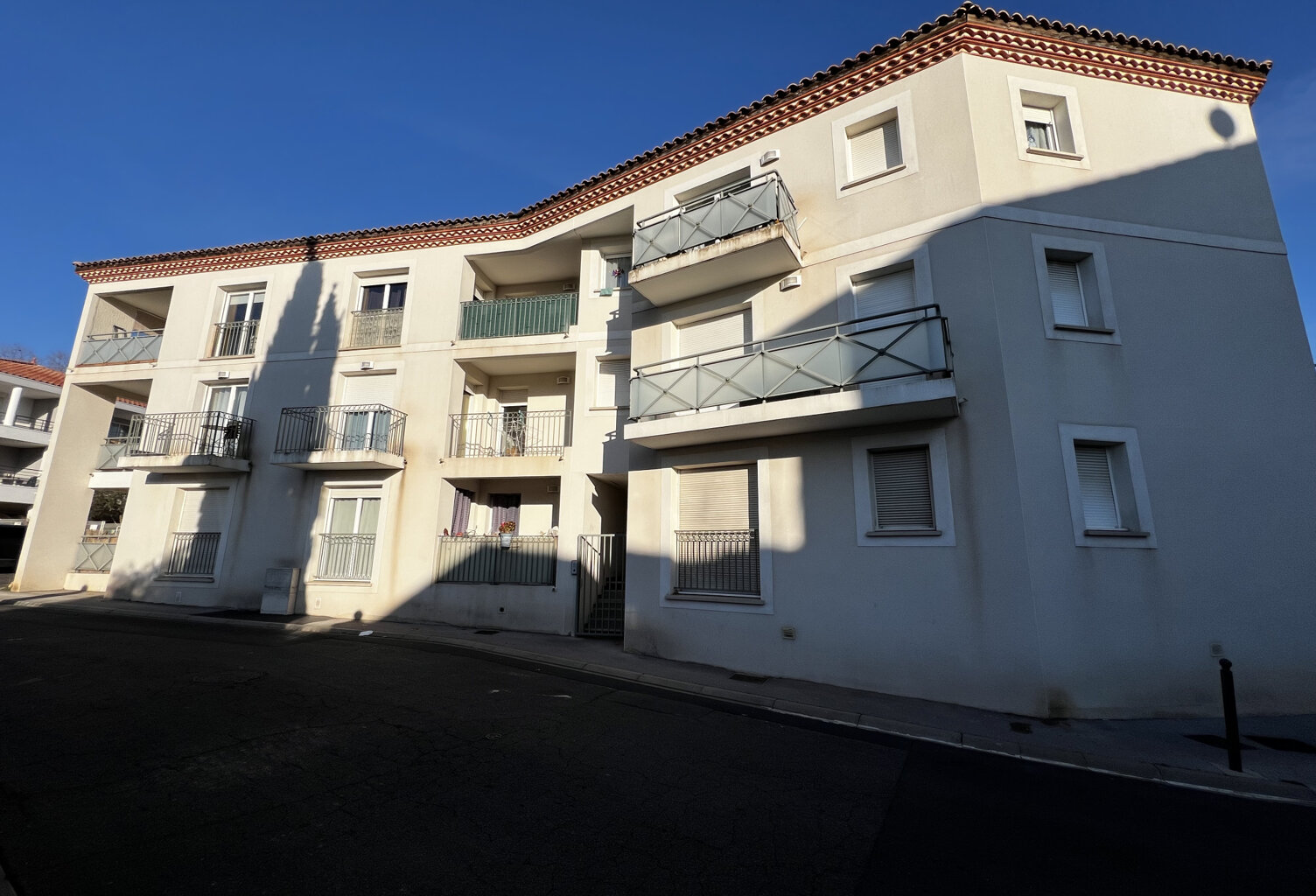 T2 dans immeuble sécurisé avec 2 extérieurs et 2 parkings — photo 1