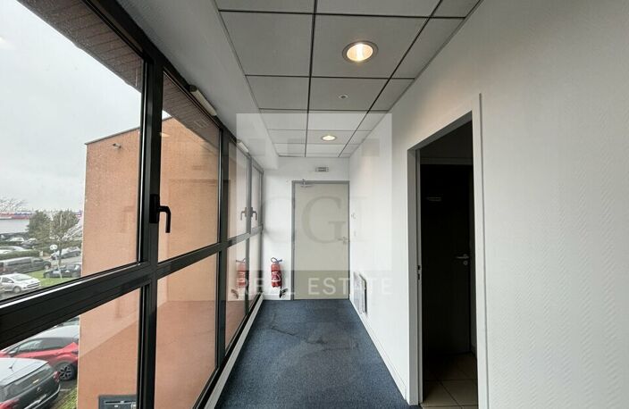 BUREAUX à LOUER — photo 2