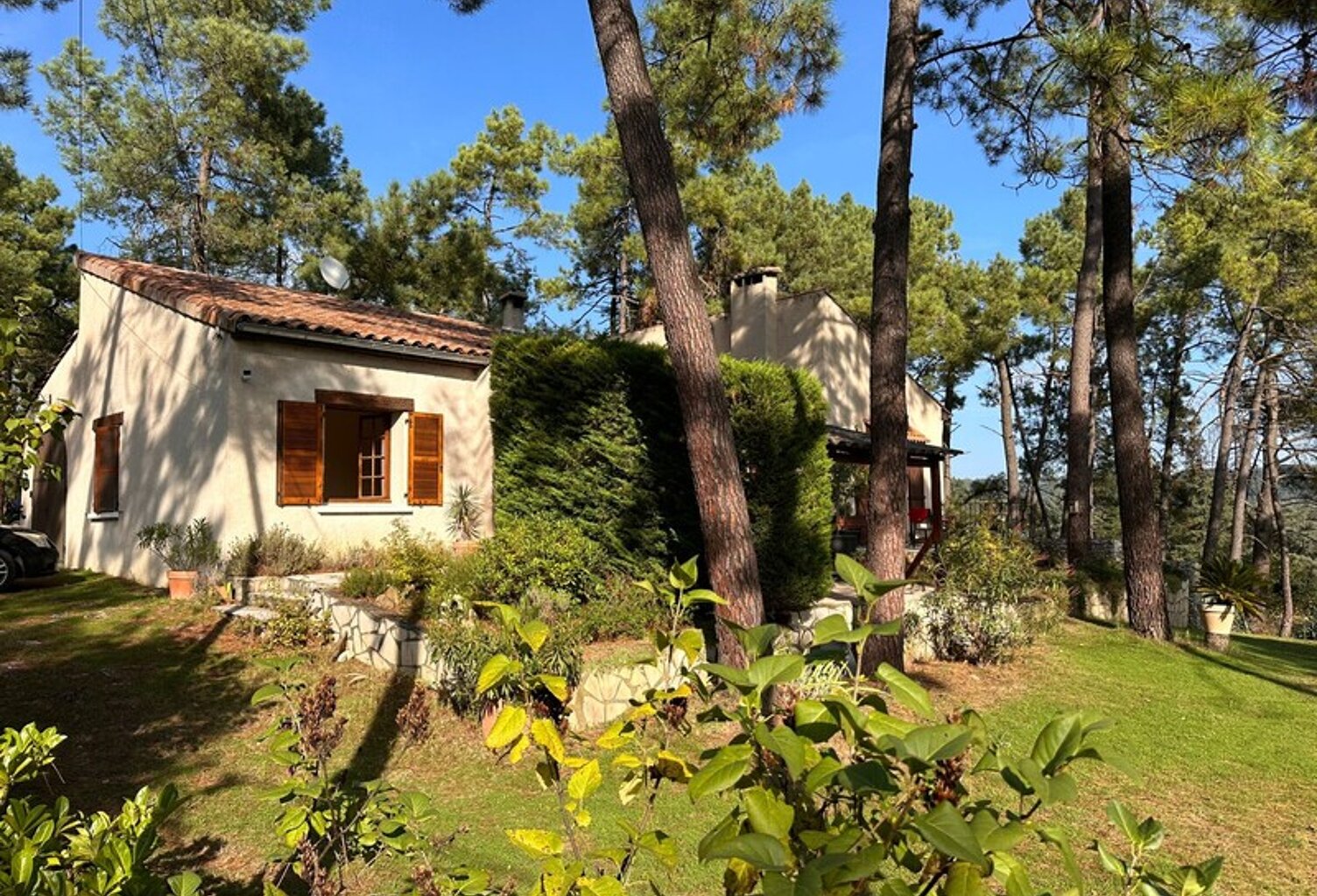 Villa — photo 1