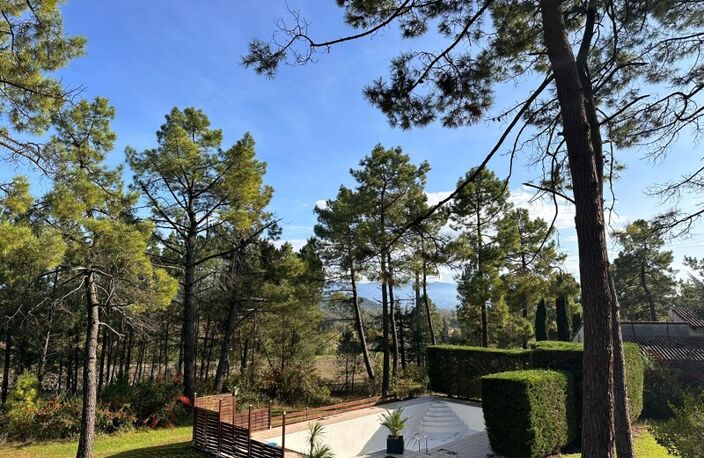 Villa — photo 2