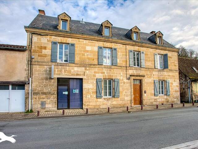 Maison en pierre de 11 pièces principales — photo du bien