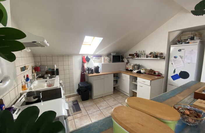 maison divisée en 3 appartements avec terrain et garage — photo 3