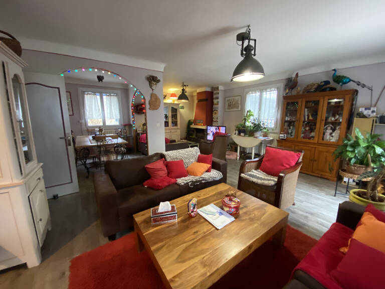Ensemble Immobilier de 230m2 avec appartement, local commerc — photo 1
