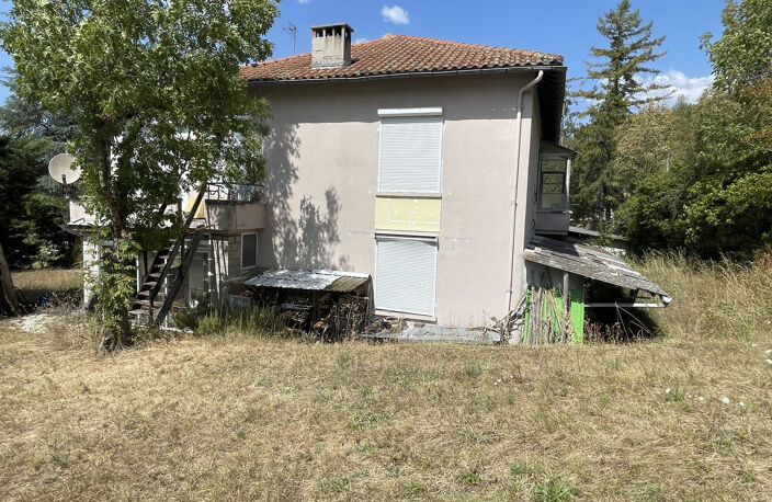 maison à rénover avec grand terrain divisible — photo 4