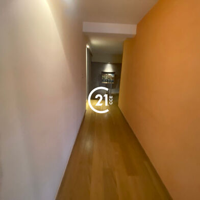 Commerce  302000 €