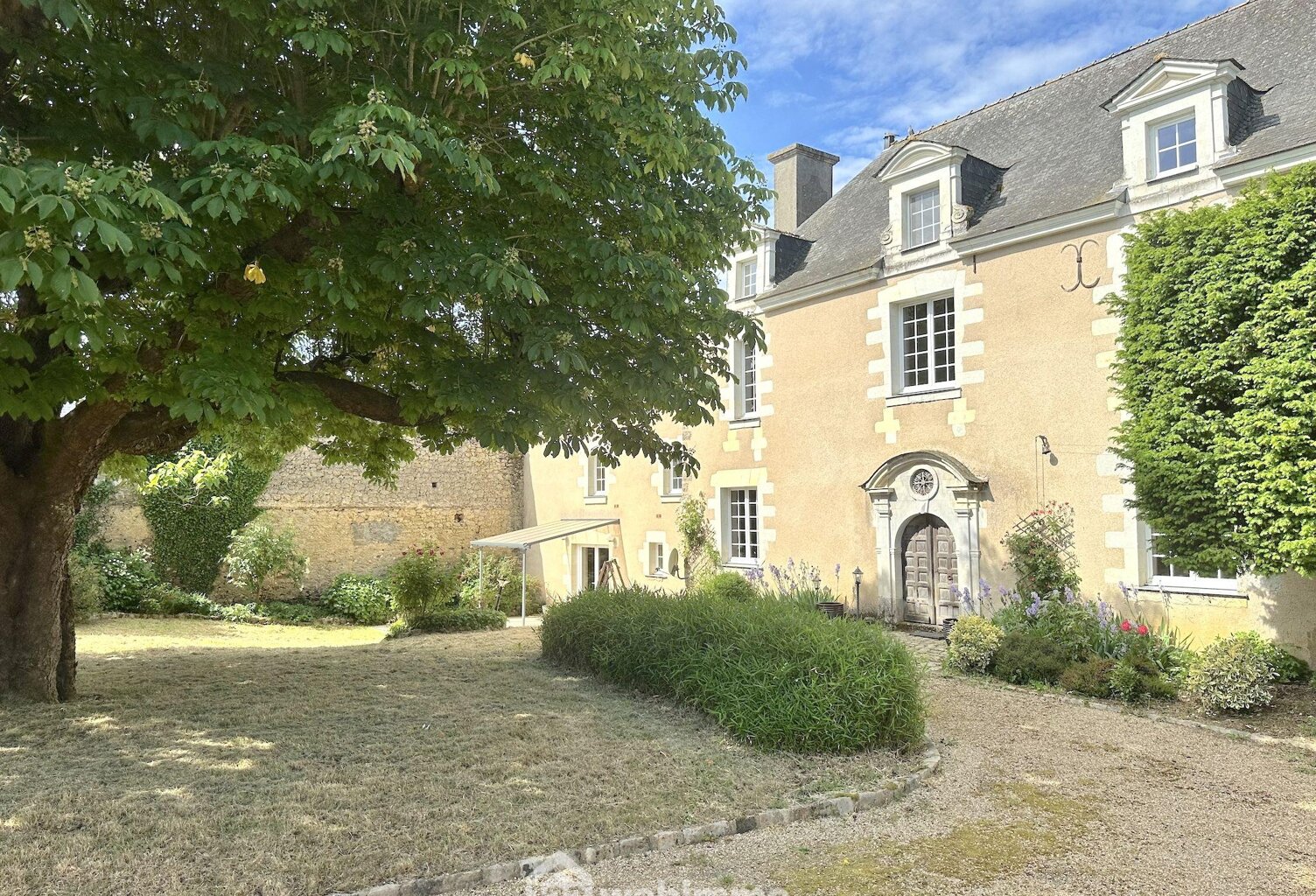 Maison de maître - 416m² - Chavagnes-les-Eaux — photo 1