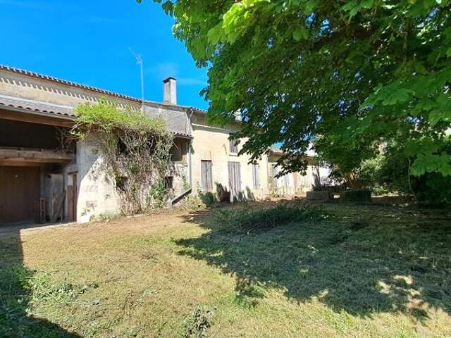 Maison en pierre de 8 pièces principales — photo du bien