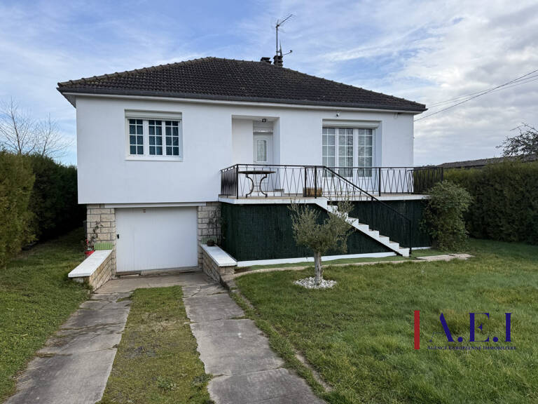 Maison type 4 sur sous-sol 946 m² de terrain — photo 1