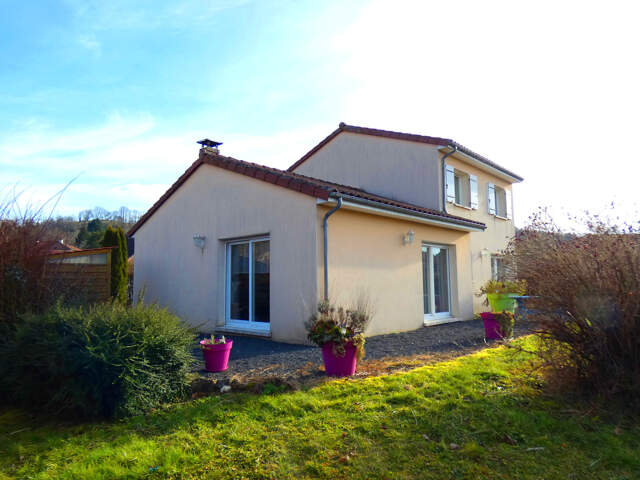 A 2 pas d' Arpajon sur Cère BELLE MAISON contemporaine — photo du bien
