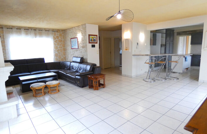A 2 pas d' Arpajon sur Cère BELLE MAISON contemporaine — photo 5