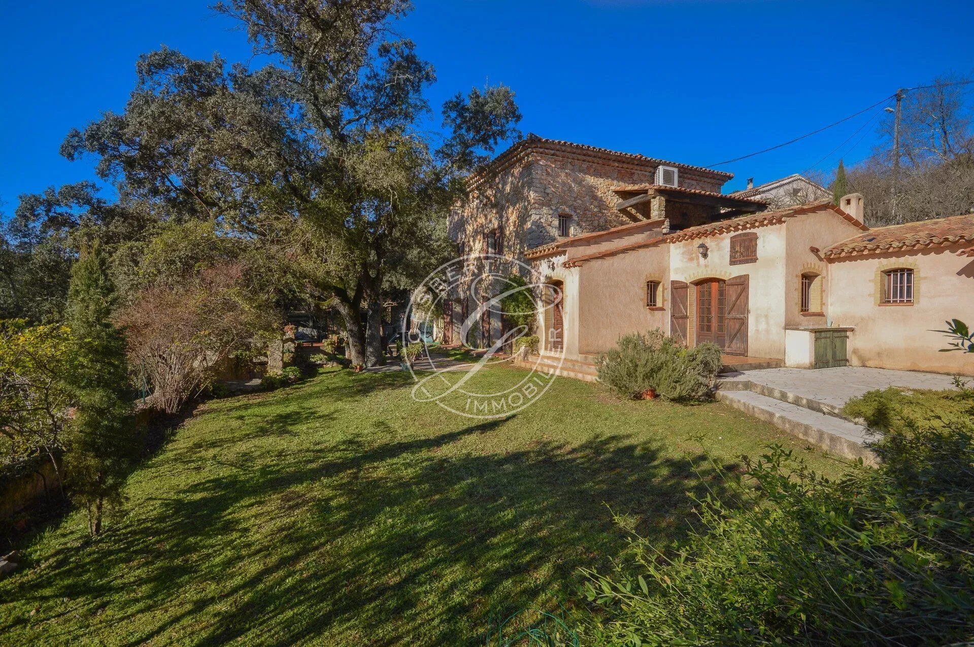 Villa / Maison  T6 à vendre Thoronet (Le) 83340