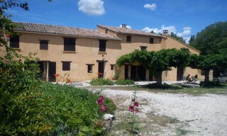 Maison 8 Pièces 210 m² à louer à Mazan (84380)