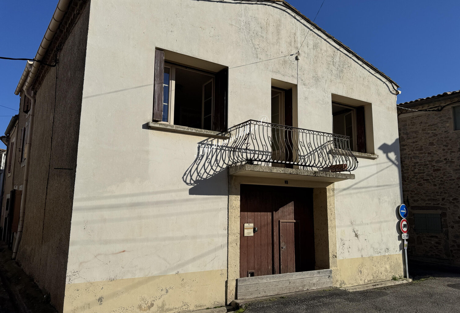 Maison de village avec garage — photo 1