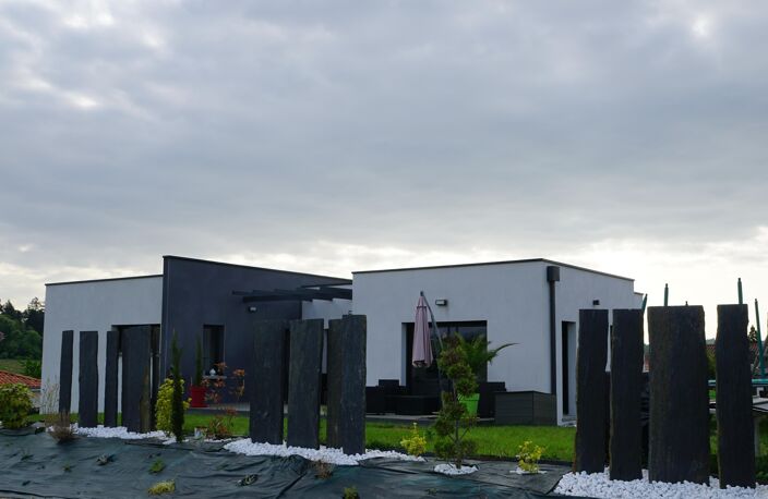 A Saint-Victor-Sur-Loire, Maison neuve sur-mesure sur terrain viabilisé dans un lotissement haut de gamme avec vue dégagée et exposition plein-sud. — photo 4