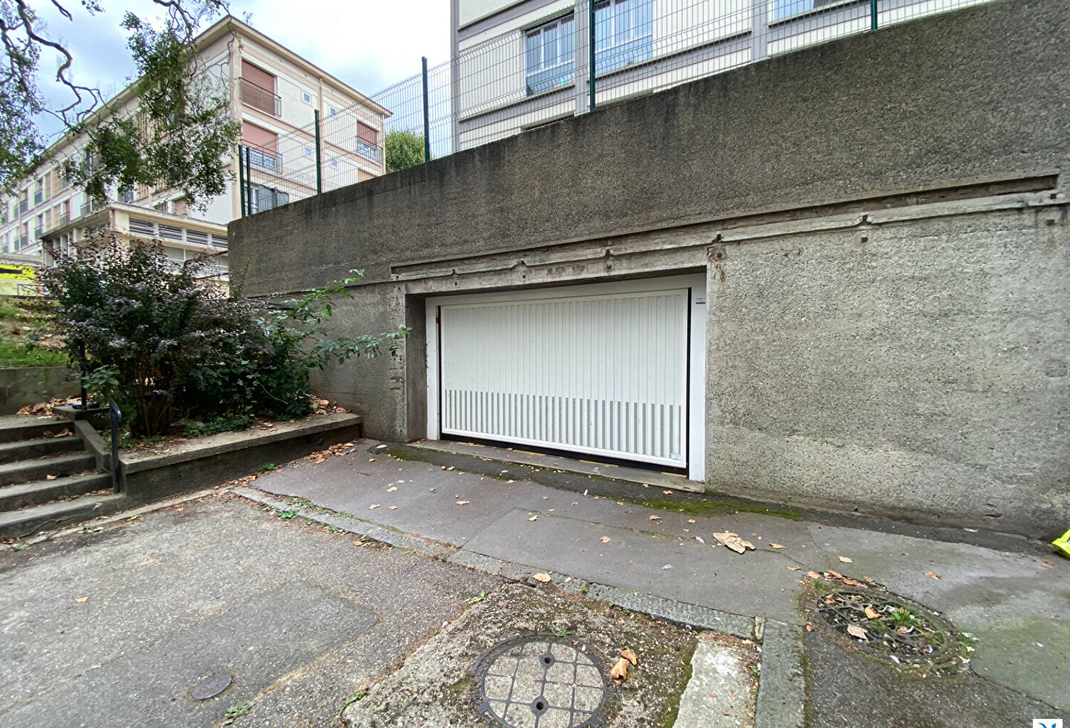Emplacement moto ROUEN  - LETOUR-CART-BOXMOTO — photo 1