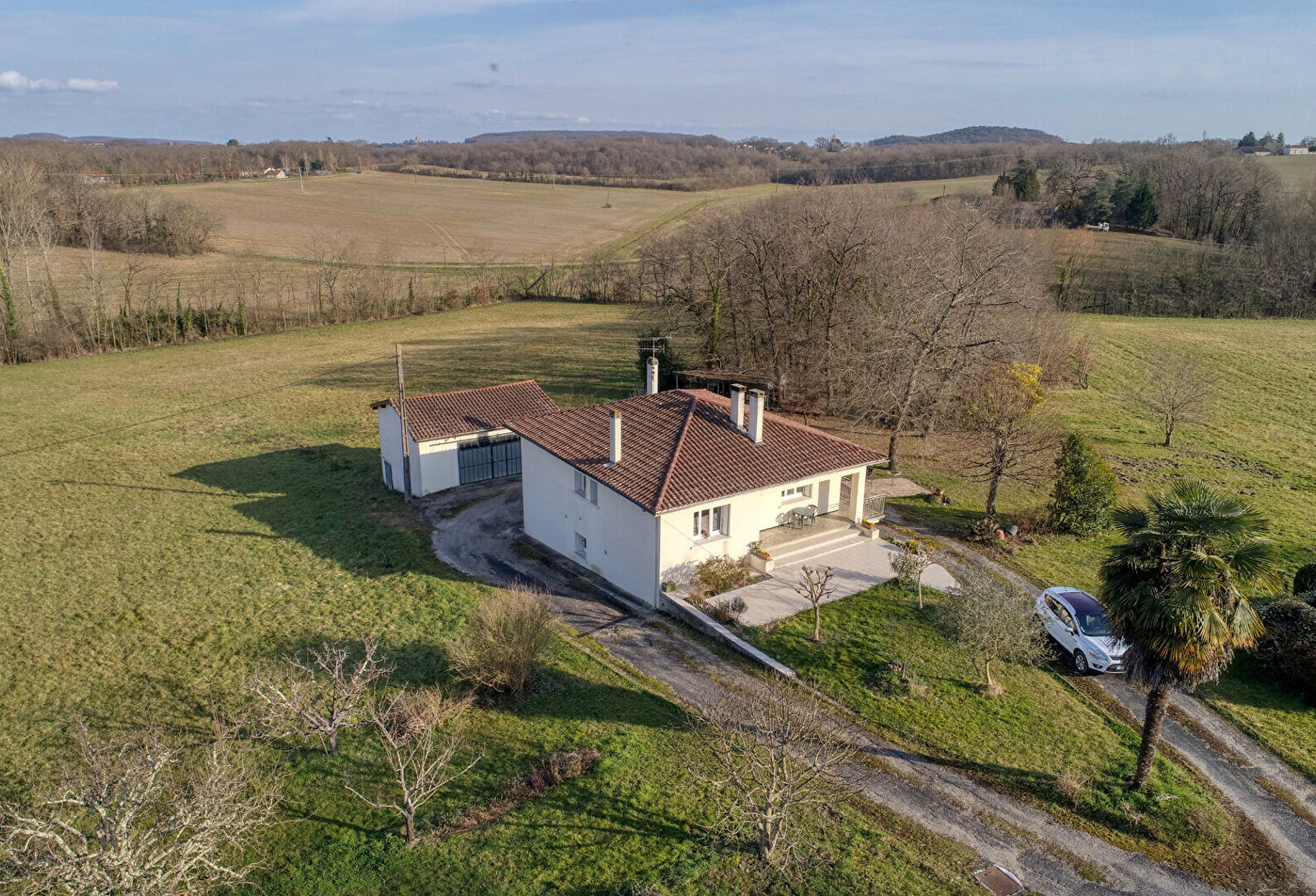 Maison traditionnelle située au Nord de Villeneuve sur Lot avec dépendance et beau terrain — photo 1