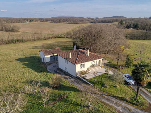 Maison traditionnelle située au Nord de Villeneuve sur Lot avec dépendance et beau terrain — photo du bien