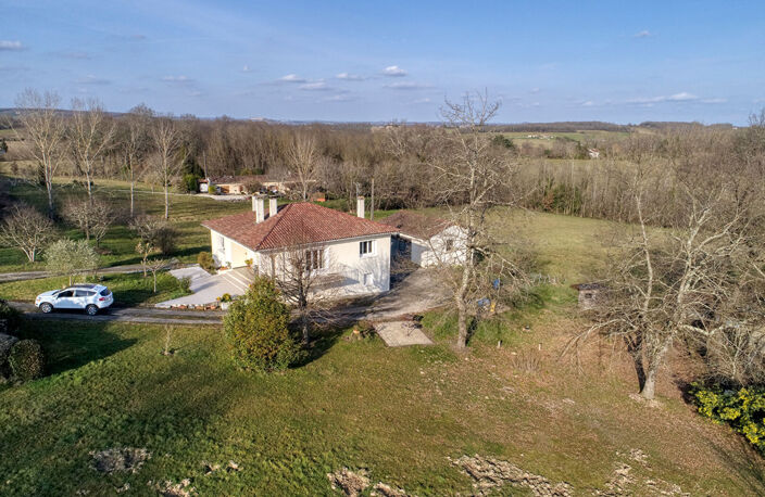 Maison traditionnelle située au Nord de Villeneuve sur Lot avec dépendance et beau terrain — photo 2