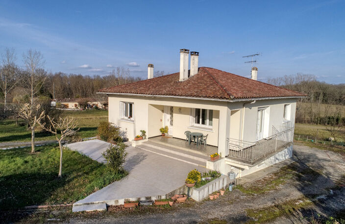 Maison traditionnelle située au Nord de Villeneuve sur Lot avec dépendance et beau terrain — photo 3