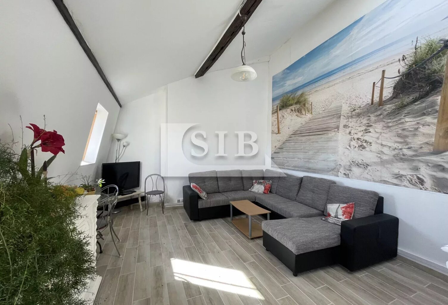 F3 en duplex - 930,00euros + 70,00euros de charges — photo 1