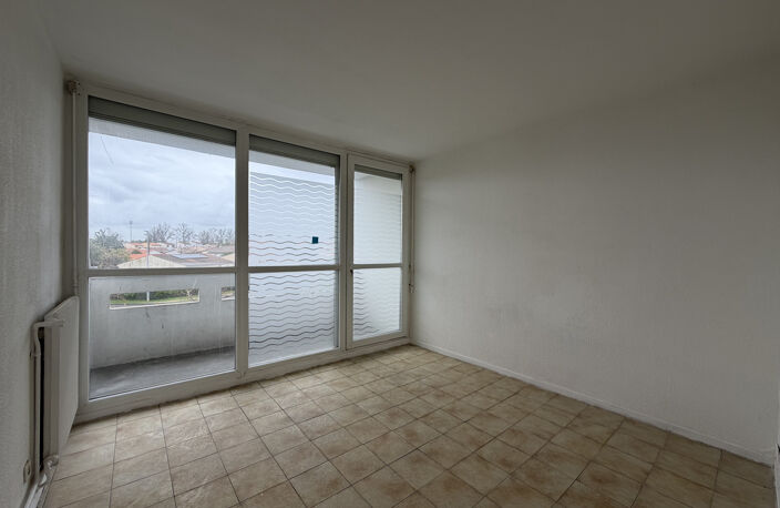 T4 - Carbon-Blanc — photo 3