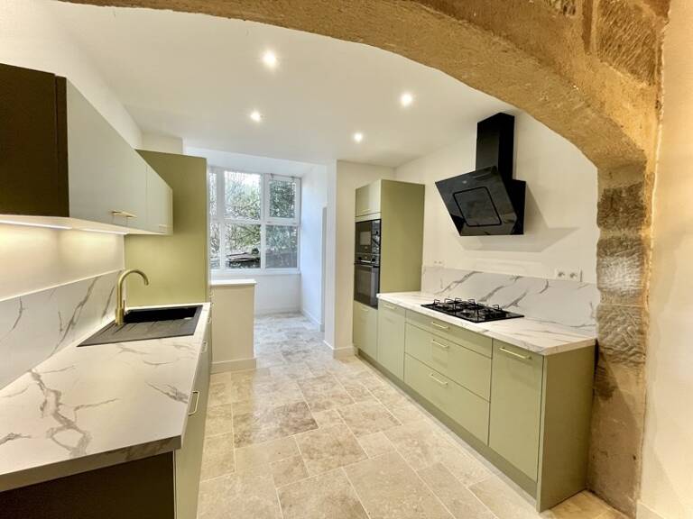 Maison en pierre de 6 pièces principales — photo 1