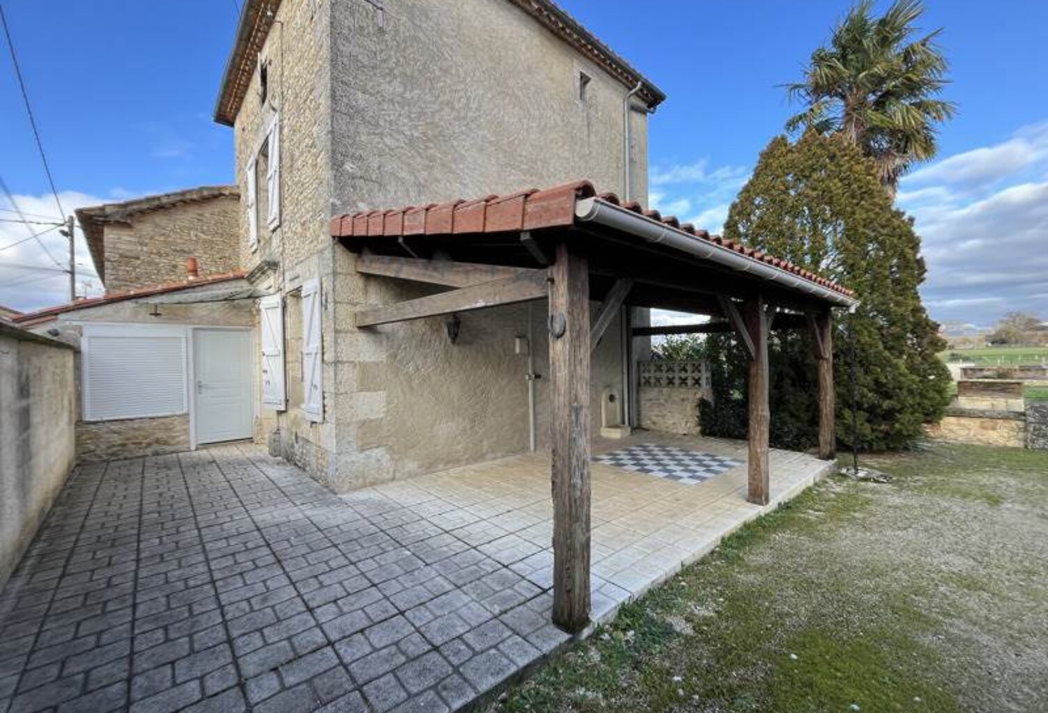 Maison en pierre de 8 pièces principales — photo 1