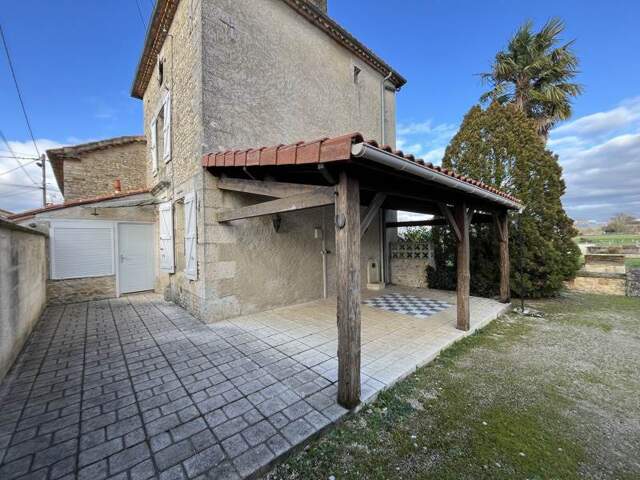 Maison en pierre de 8 pièces principales — photo du bien