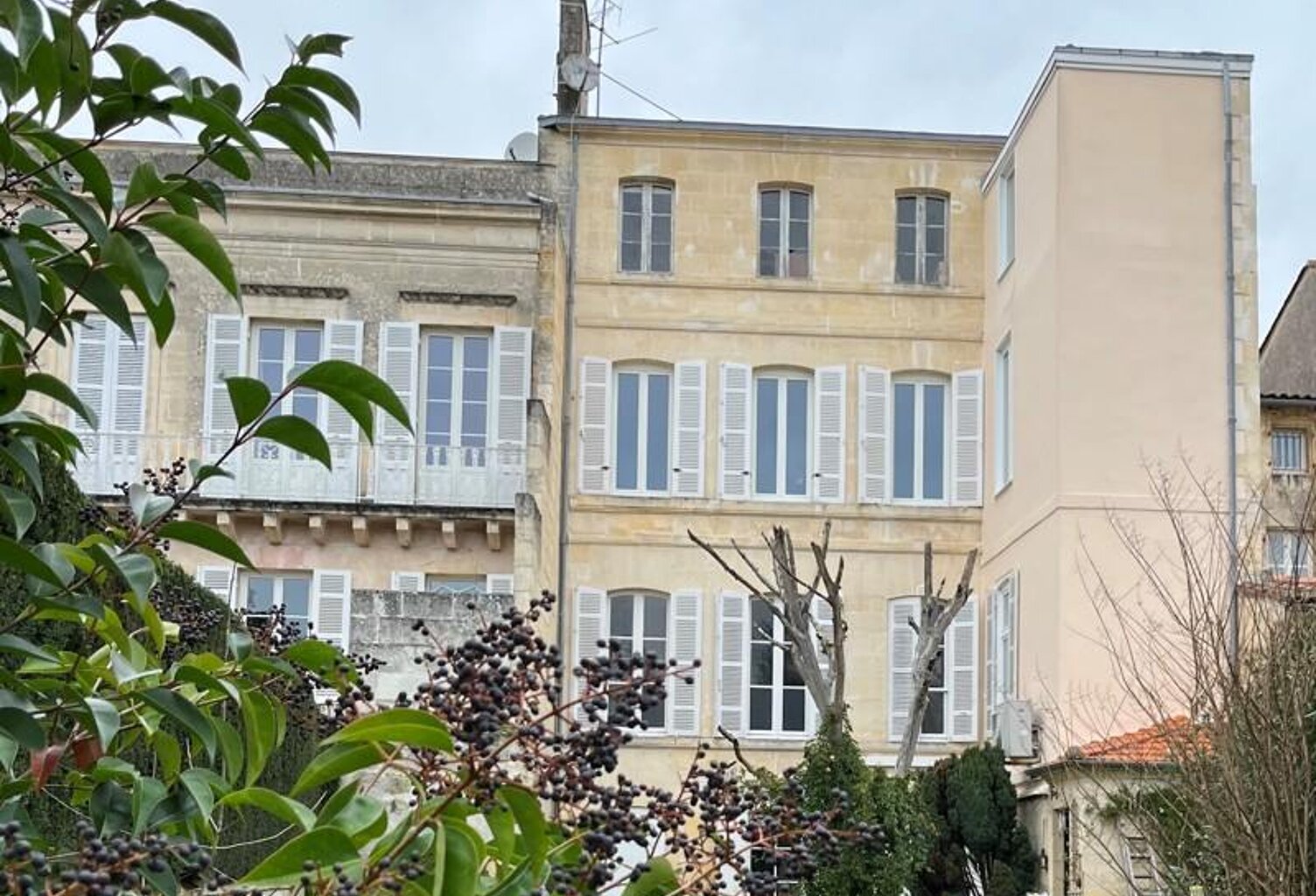 Vente immeuble   Jonzac (17500) — photo 1