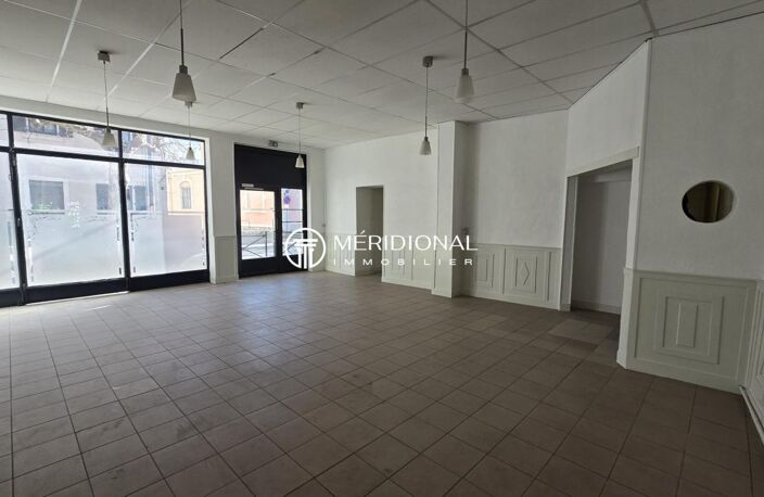 Local commercail / Immeuble/ RESATAURANT Gambetta — photo 2