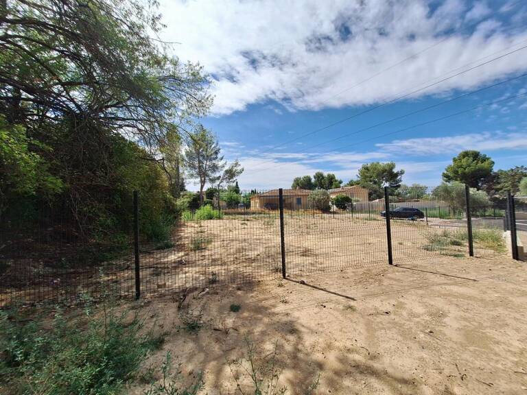 TERRAIN VIABILISE DE  400 M² PISCINABLE ET LIBRE CONSTRUCTEUR — photo 1