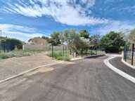 TERRAIN VIABILISE DE  400 M² PISCINABLE ET LIBRE CONSTRUCTEUR — photo 4