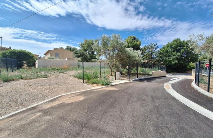TERRAIN VIABILISE DE  400 M² PISCINABLE ET LIBRE CONSTRUCTEUR — photo 4
