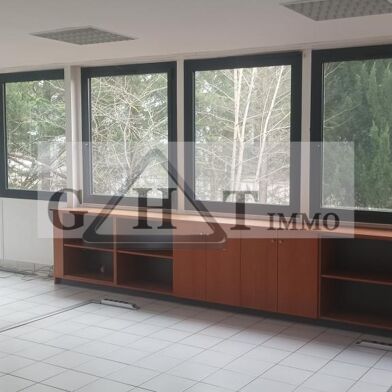 Bureau  1230 €