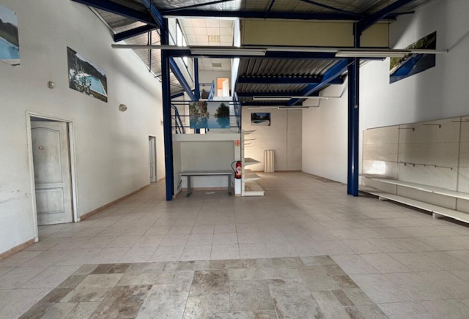 A Montauroux / Pays de Fayence, Local Commercial — photo 1