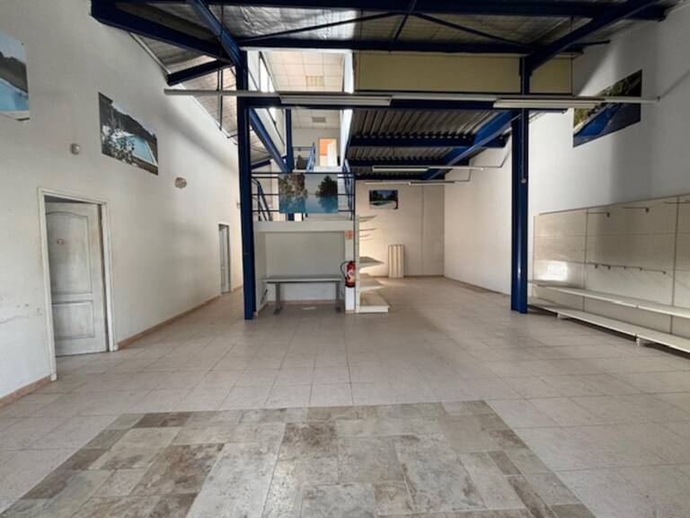 A Montauroux / Pays de Fayence, Local Commercial — photo 1
