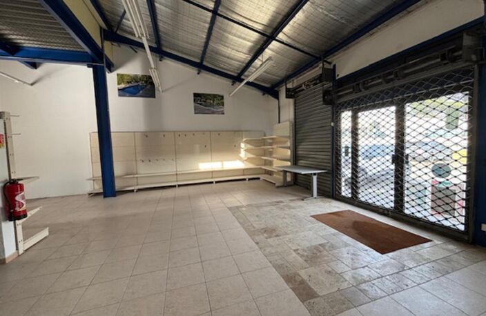 A Montauroux / Pays de Fayence, Local Commercial — photo 2