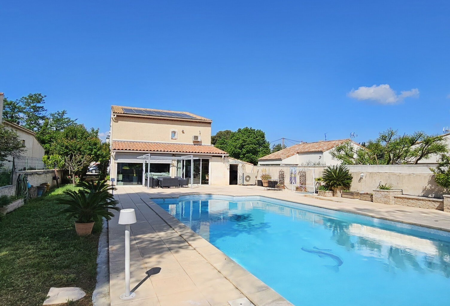 A Gignac-la-Nerthe / Laure,  belle bâtisse offrant 310 m2 su — photo 1