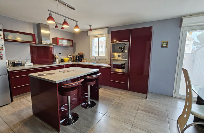 A Gignac-la-Nerthe / Laure,  belle bâtisse offrant 310 m2 su — photo 5