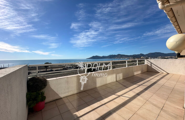 Dernier étage et vue mer panoramique pour ce vaste 3 pièces — photo 3