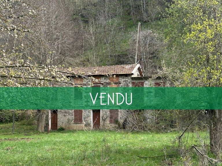 Maison en pierre sur 2 niveaux à rénover — photo 1
