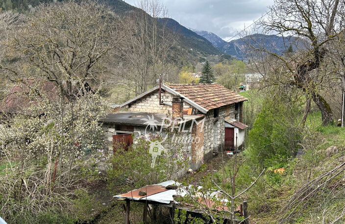 Maison en pierre sur 2 niveaux à rénover — photo 2