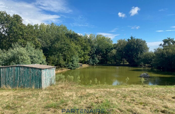 Bâtiment aménageable sur terrain de 7500m2 - Avrillé (85) — photo 3