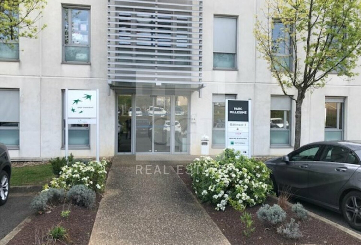 BUREAUX à LOUER — photo 1