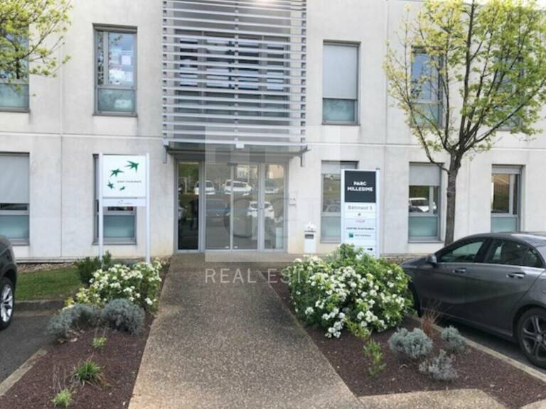 BUREAUX à LOUER — photo 1