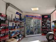 Local commercial — photo 2