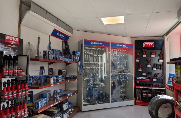 Local commercial — photo 2